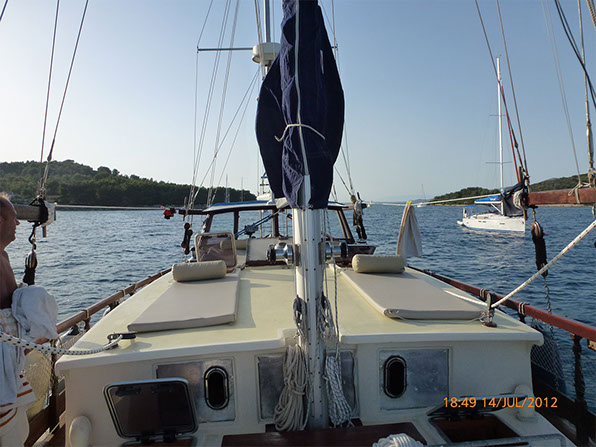 Segelyacht-mit-Skipper-Boot-Interior-07
