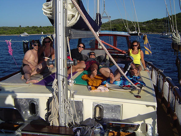 Segelyacht-mit-Skipper-Menschen-01